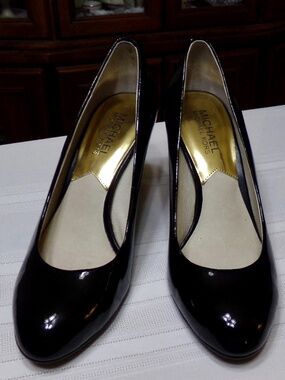 LKNW Michael Kors Designer Black Patton Leather Heels/Pumps Size 6N